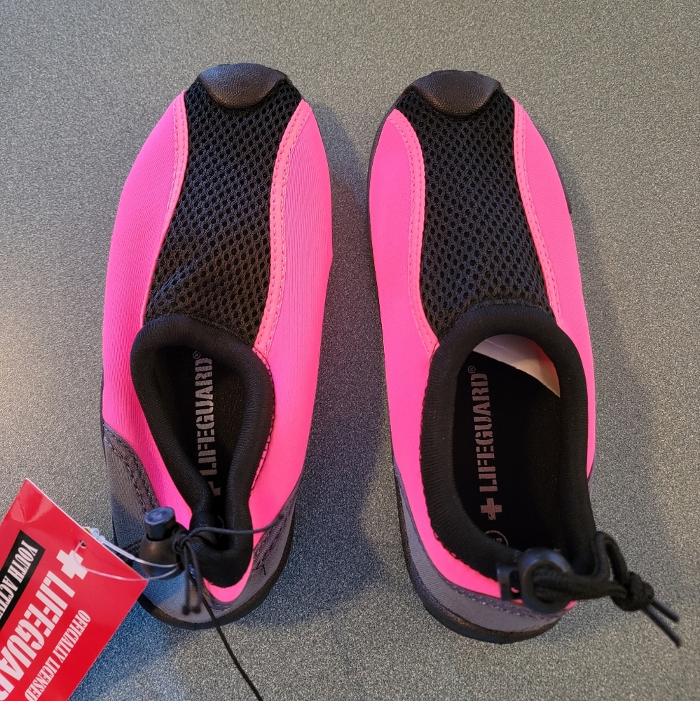 Girls Pink & Black Toggle pull Water Shoe Size 2/3 NWT - Picture 2 of 5